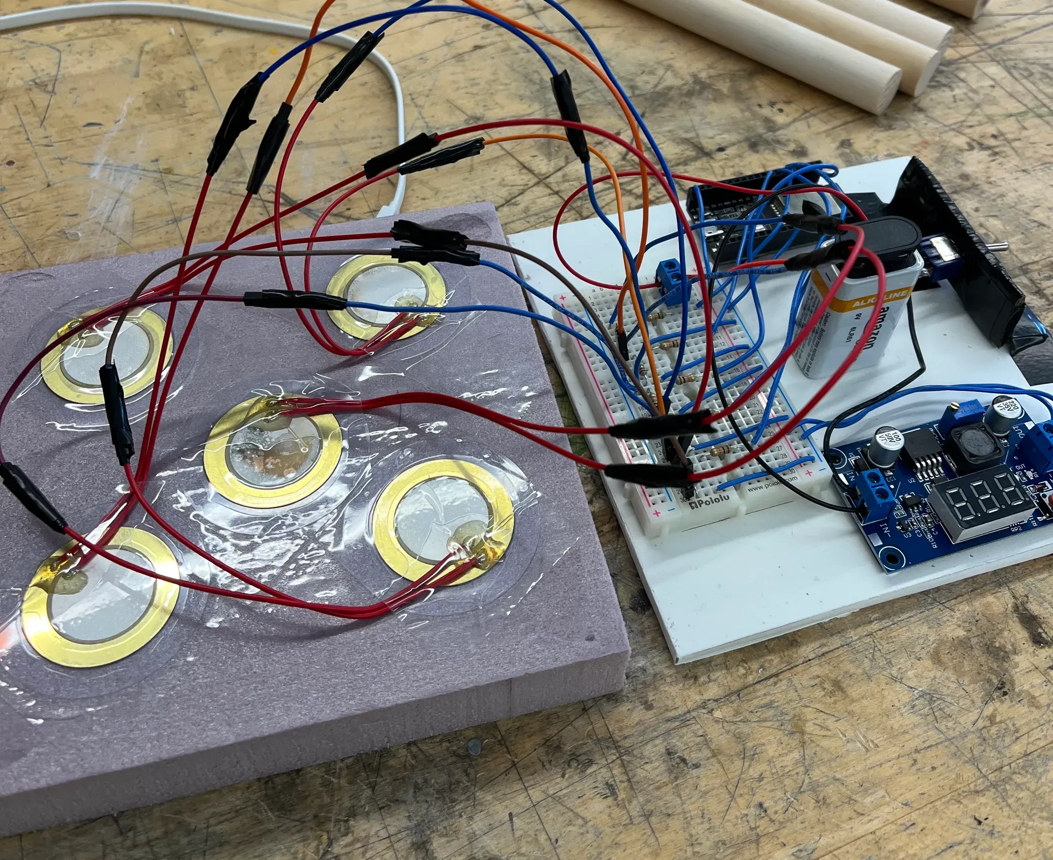 The internal electronics of the disassembled drum.